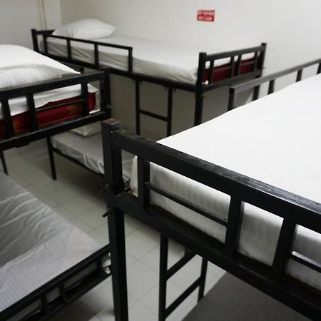 Pause Hostel Guwahati Exteriör bild