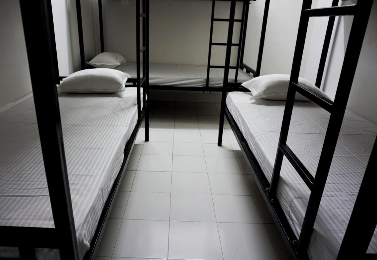 Pause Hostel Guwahati Exteriör bild