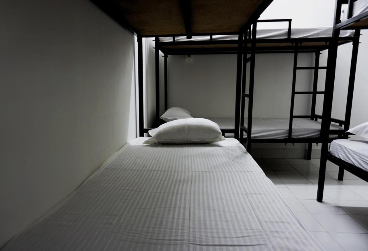 Pause Hostel Guwahati Exteriör bild