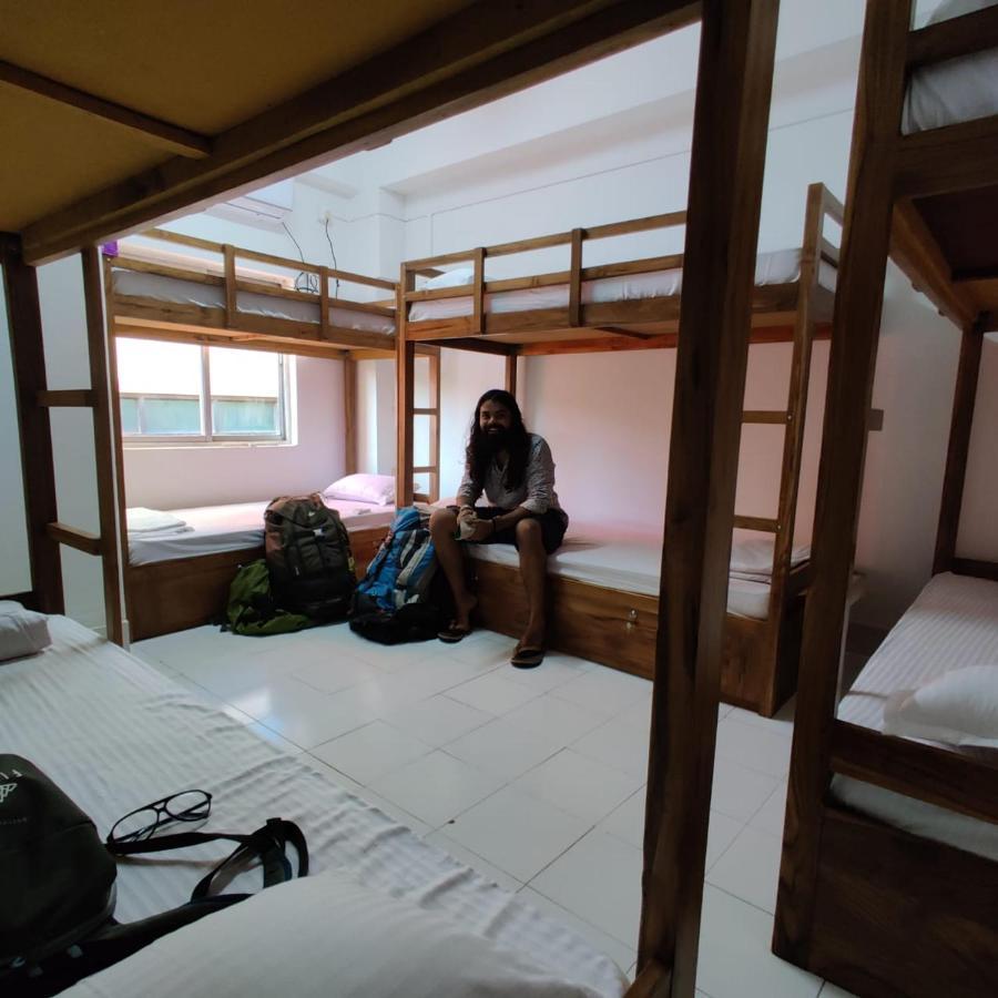 Pause Hostel Guwahati Exteriör bild